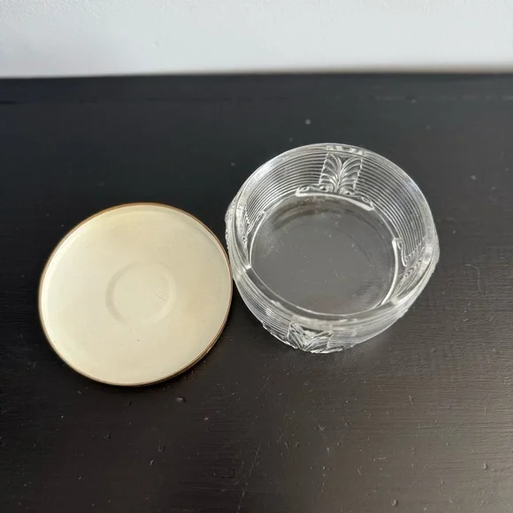 Vintage | Art Deco Round Glass Powder Jar with Metal Lid Enclosing Gold Tapestry - Picture 4 of 7